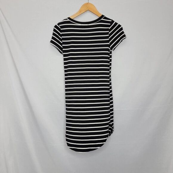 HEART & Hips Black And White Stripe Short Sleeve - Picture 10 of 11